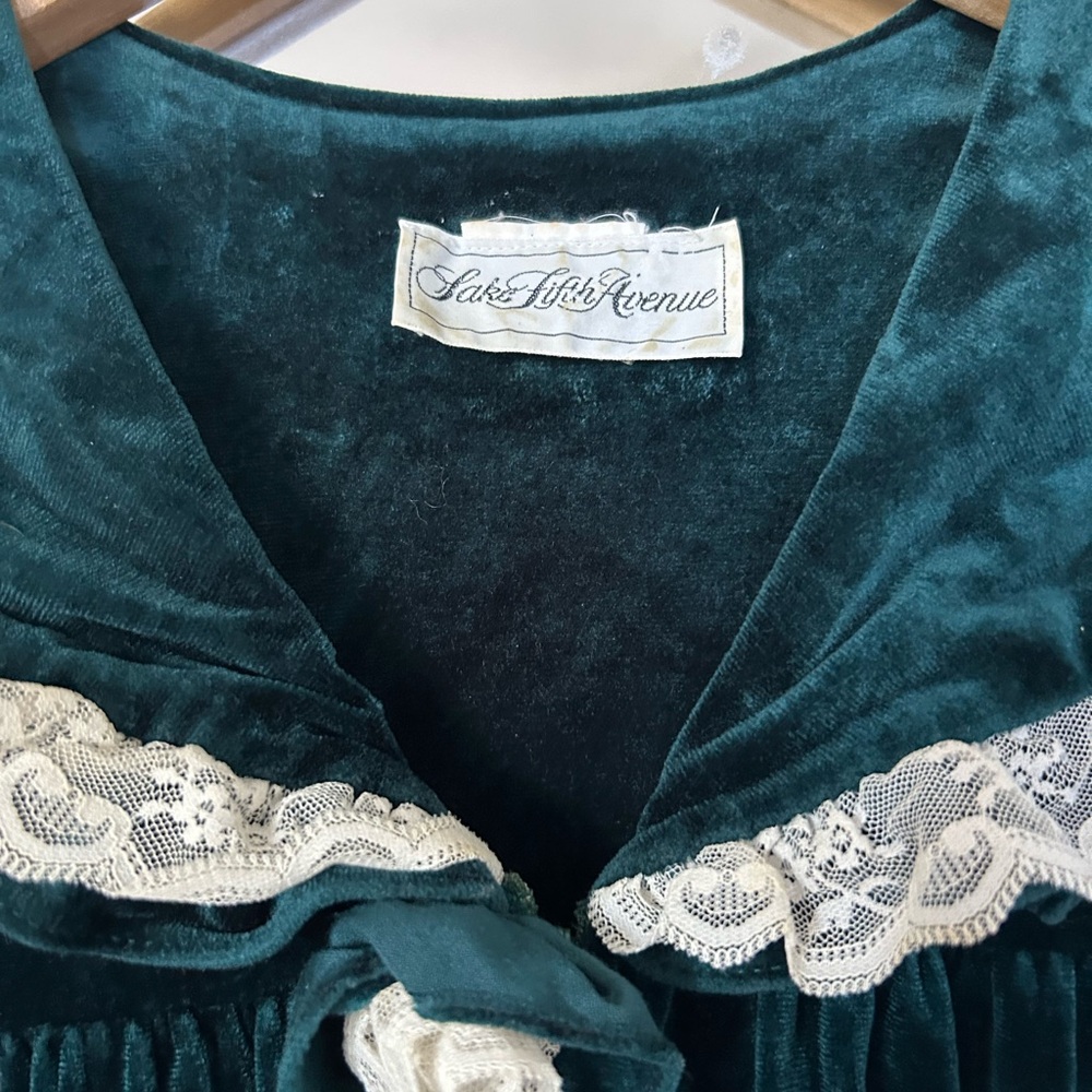 Saks Fifth Avenue Emerald Velvet Robe with Lace Accents